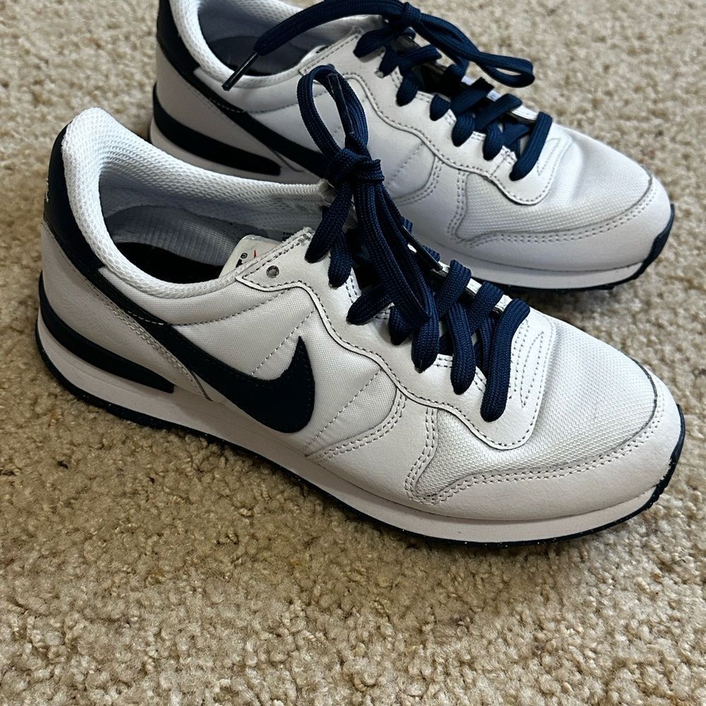 NWOT Nike Internationalist Shoes size 6